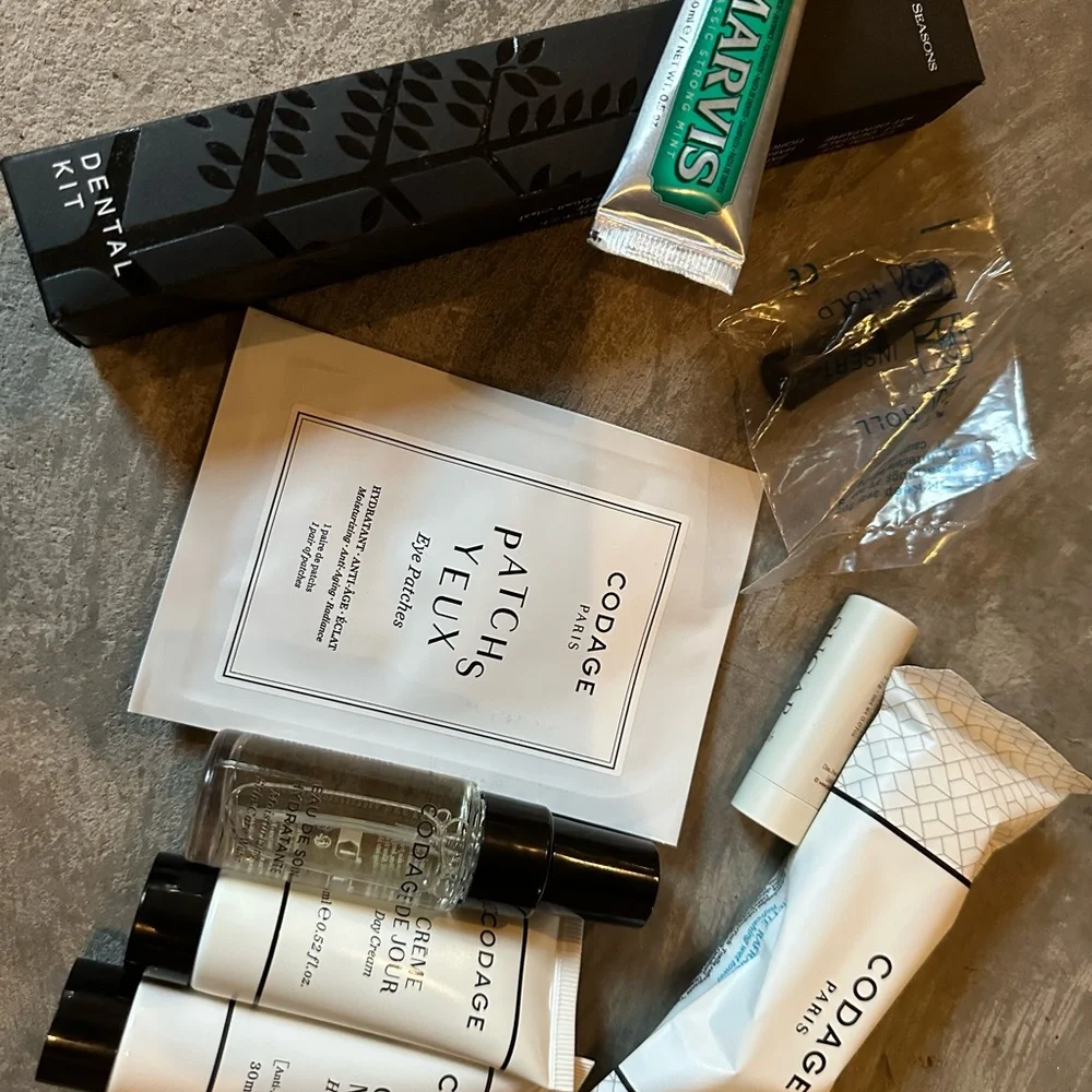 Exclusive Four seasons private jet experience duffel and toiletry kit.  BNWT